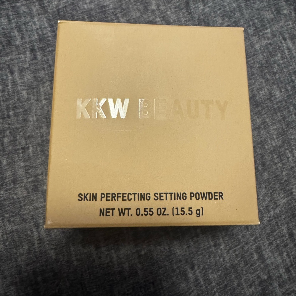 Kkw beauty skin perfecting setting powder
Never opened
Nwt
#2